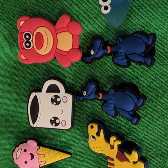 Crocs Jibbitz Bundle of 9 Kids Animated Objects & Dinosaurs New - Picture 3 of 5